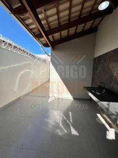 LINDA CASA A VENDA NO RESIDENCIAL SUL, 3 QUARTOS SENDO 1 SUÍTE