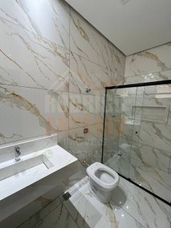 LINDA CASA A VENDA NO RESIDENCIAL SUL, 3 QUARTOS SENDO 1 SUÍTE