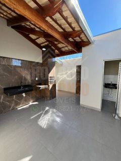 LINDA CASA A VENDA NO RESIDENCIAL SUL, 3 QUARTOS SENDO 1 SUÍTE