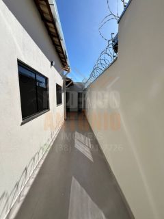 LINDA CASA A VENDA NO RESIDENCIAL SUL, 3 QUARTOS SENDO 1 SUÍTE