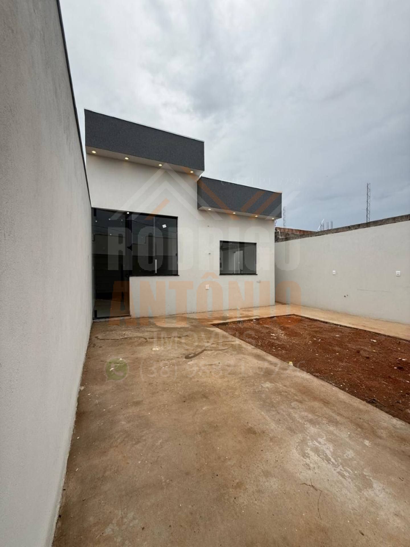 Casa Para Vender com 3 quartos 1 suítes no bairro Residencial Terra Jardim em Montes Claros