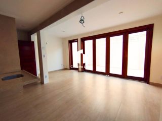 Casa Reformada com Ponto Comercial na Atalaia