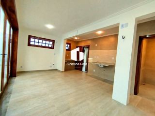 Casa Reformada com Ponto Comercial na Atalaia