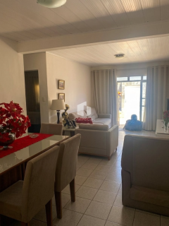 Casa Dúplex à Venda no Pereira Lobo