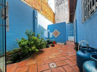 CASA NO CJ. SANTA LÚCIA - JABOTIANA.