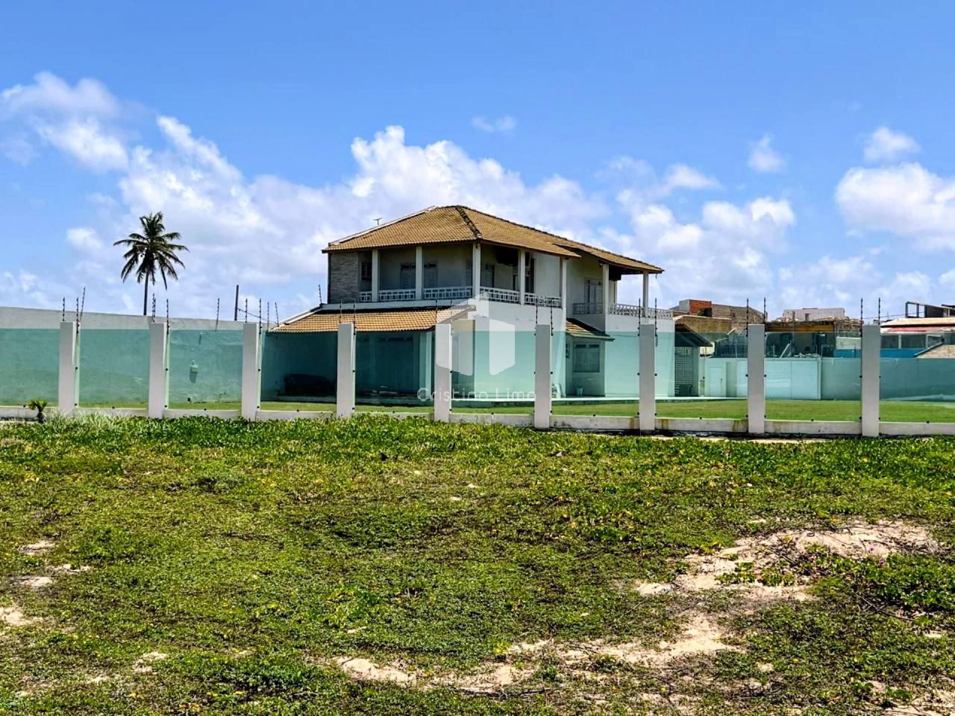 Casa com área exclusiva Pé na areia - Atalaia Nova