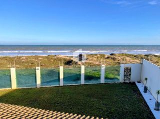 Casa com área exclusiva Pé na areia - Atalaia Nova