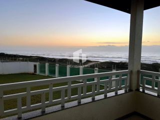 Casa com área exclusiva Pé na areia - Atalaia Nova