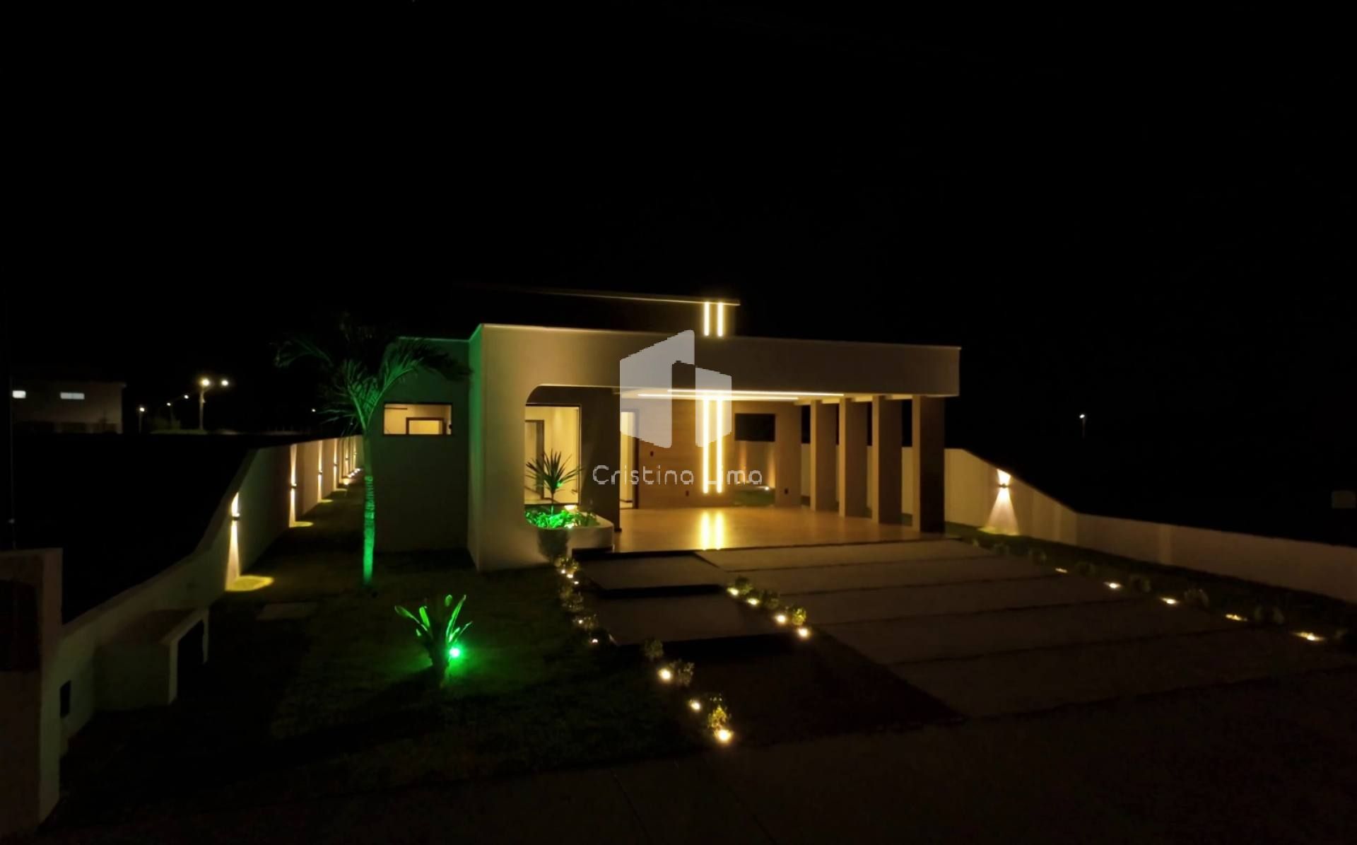 CASA DE ALTO PADRÃO NA ARUANA – 500M DA PRAIA