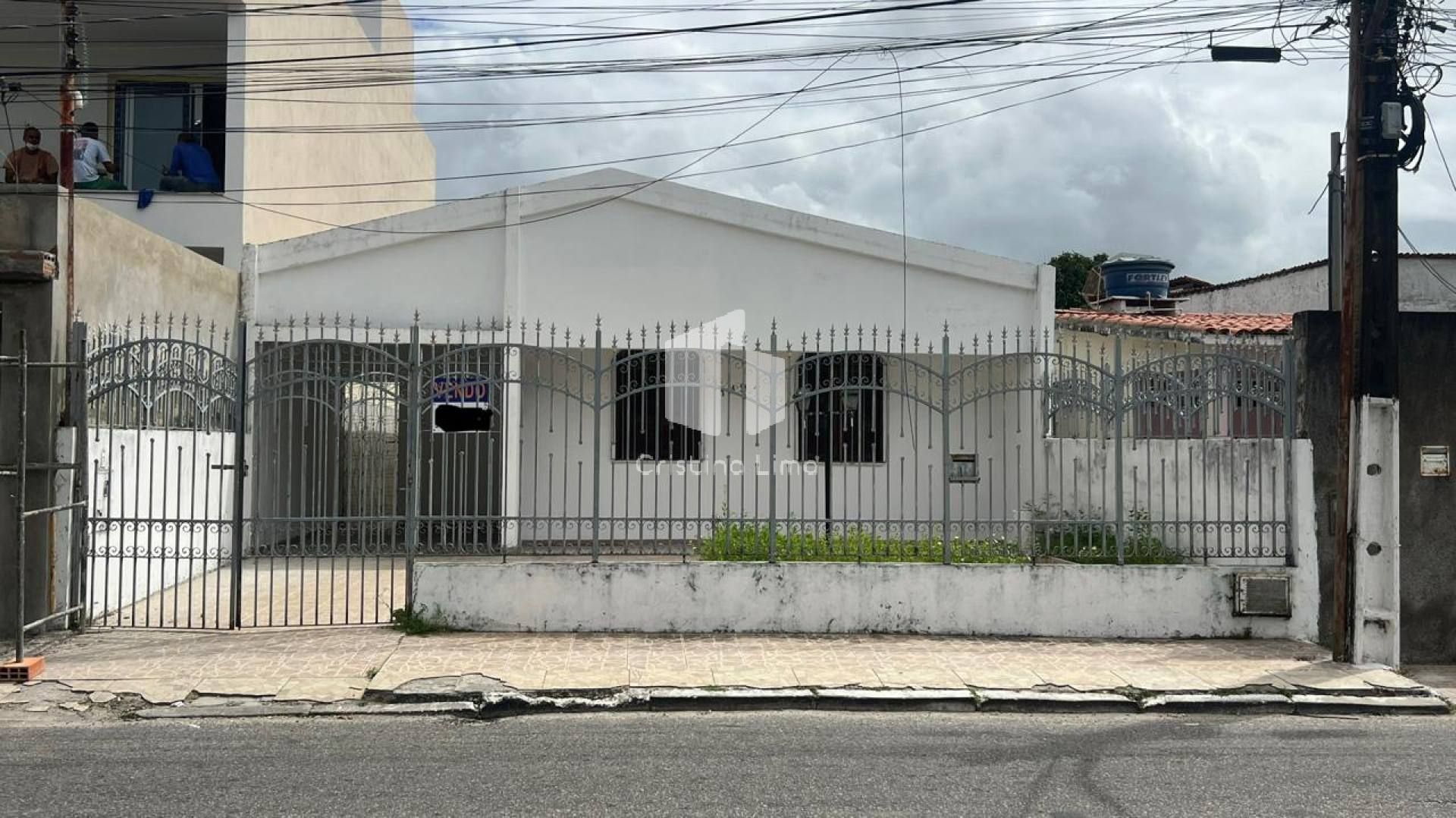 Casa a venda na Av Gentil Tavares