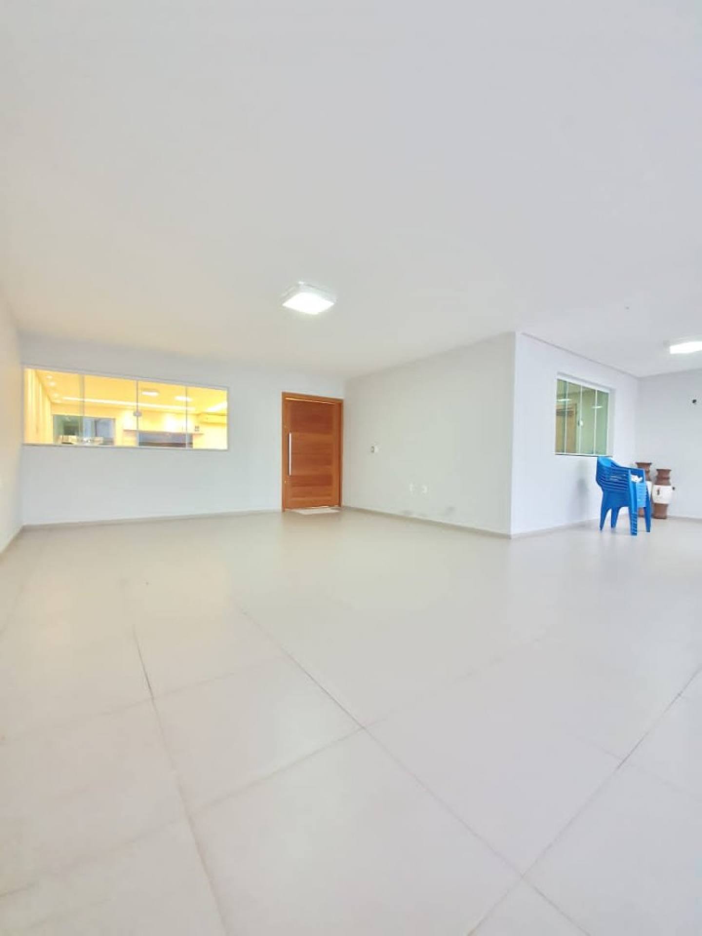 CASA À VENDA NA ZONA LESTE