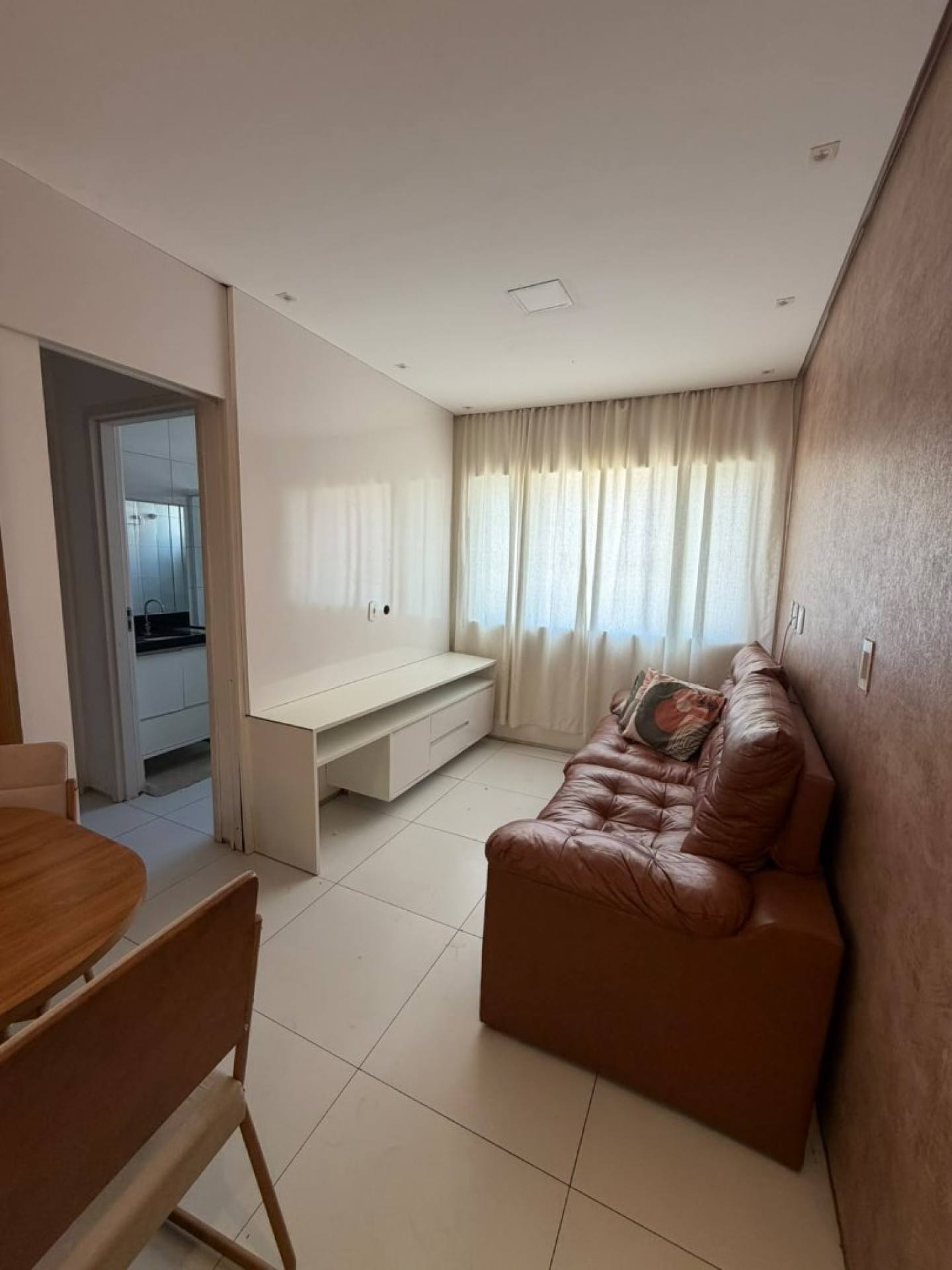 Apartamento mobiliado para locação no Condomínio Parque das Flores,Teresina - PI.