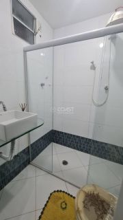 Casa com dois pavimentos (duplex), 04 quartos e 03 suítes, para Vender na Aruana