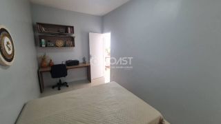 Casa com dois pavimentos (duplex), 04 quartos e 03 suítes, para Vender na Aruana