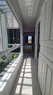 Casa com dois pavimentos (duplex), 04 quartos e 03 suítes, para Vender na Aruana