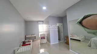 Casa com dois pavimentos (duplex), 04 quartos e 03 suítes, para Vender na Aruana