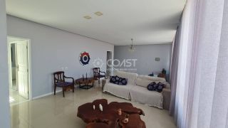 Casa com dois pavimentos (duplex), 04 quartos e 03 suítes, para Vender na Aruana