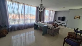 Casa com dois pavimentos (duplex), 04 quartos e 03 suítes, para Vender na Aruana