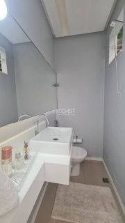 Casa com dois pavimentos (duplex), 04 quartos e 03 suítes, para Vender na Aruana
