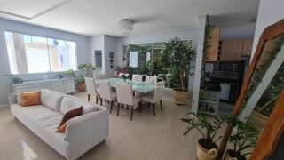 Casa com dois pavimentos (duplex), 04 quartos e 03 suítes, para Vender na Aruana