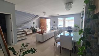 Casa com dois pavimentos (duplex), 04 quartos e 03 suítes, para Vender na Aruana