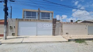 Casa com dois pavimentos (duplex), 04 quartos e 03 suítes, para Vender na Aruana