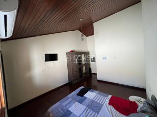 Casa Rústica com Estilo Anos 90 para Vender na Coroa do Meio