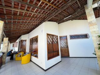 Casa Rústica com Estilo Anos 90 para Vender na Coroa do Meio