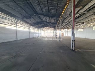 Oportunidade. Aluga-se Galpão Comercial com Doca de 850m².
