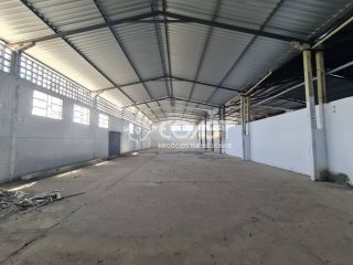 Oportunidade. Aluga-se Galpão Comercial com Doca de 850m².