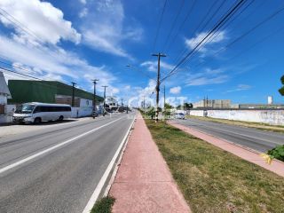 Oportunidade. Aluga-se Galpão Comercial com Doca de 850m².