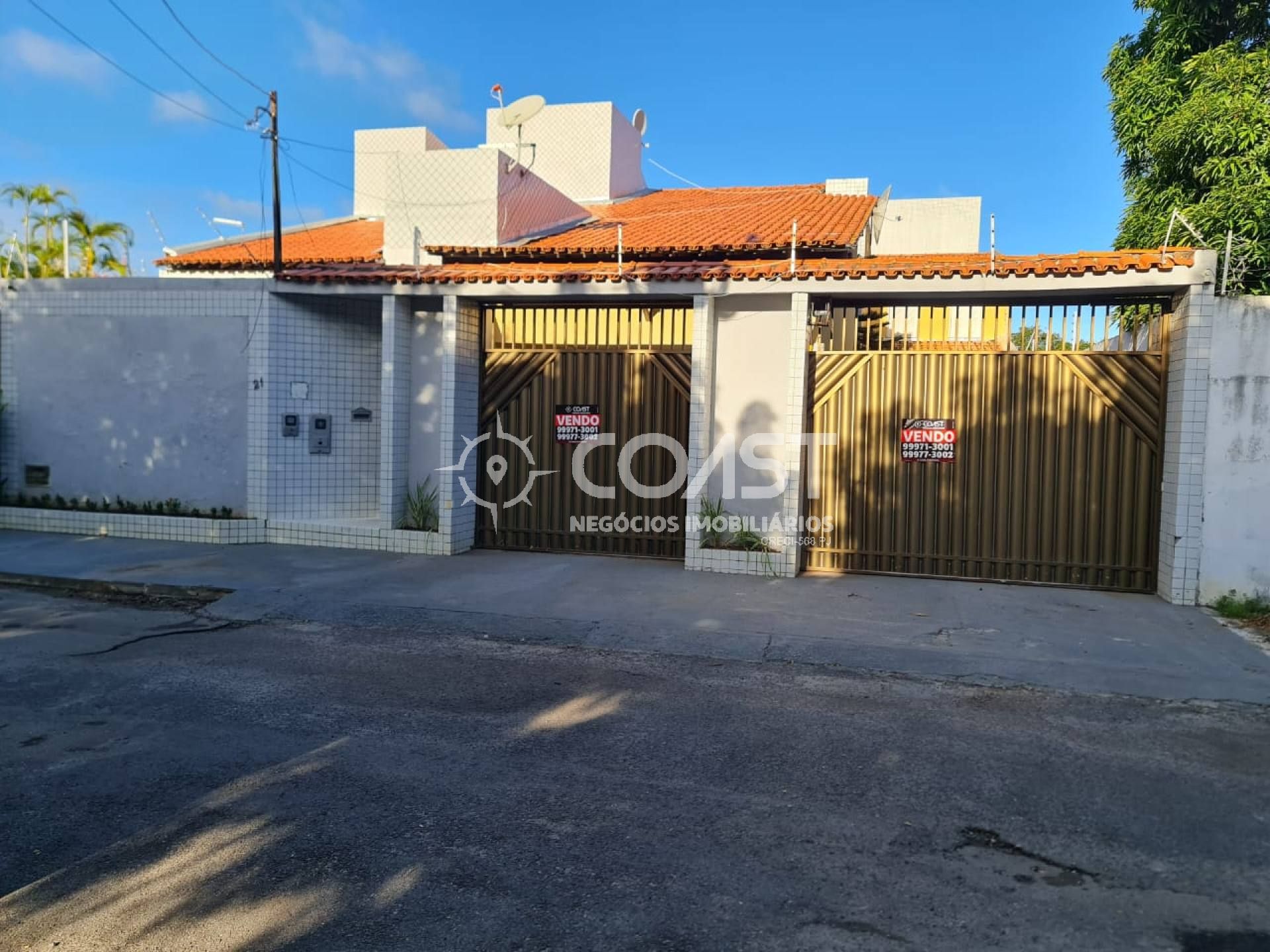 Vendo Excelente Casa Comercial na Melhor Localização da Farolândia.