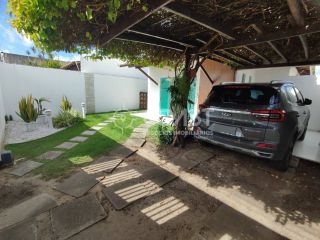 Casa à venda na Aruana com piscina.