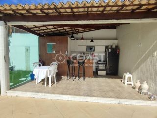 Casa à venda na Aruana com piscina.