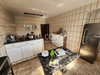 Imóvel Comercial com 10 salas para alugar, na Coroa do Meio.