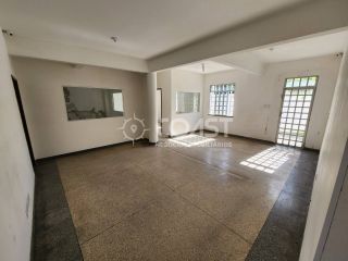 Imóvel Comercial com 10 salas para alugar, na Coroa do Meio.