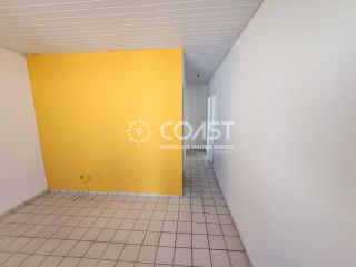 VENDO EXCELENTE CASA COMERCIAL COM LOCALIZAÇÃO ESTRATÉGICA.