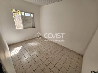 VENDO EXCELENTE CASA COMERCIAL COM LOCALIZAÇÃO ESTRATÉGICA.