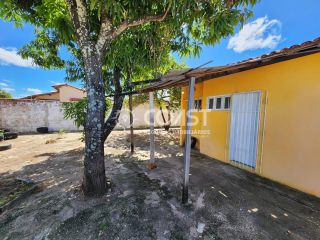VENDO EXCELENTE CASA COMERCIAL COM LOCALIZAÇÃO ESTRATÉGICA.