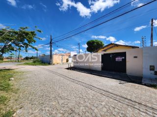 VENDO EXCELENTE CASA COMERCIAL COM LOCALIZAÇÃO ESTRATÉGICA.