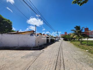 VENDO EXCELENTE CASA COMERCIAL COM LOCALIZAÇÃO ESTRATÉGICA.