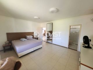 Casa de alto padrão para alugar em condomínio próximo a praia