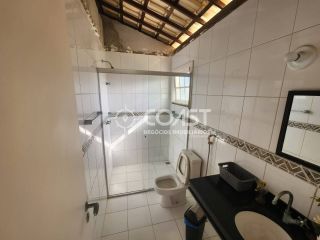 Casa de alto padrão para alugar em condomínio próximo a praia