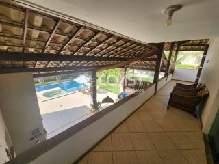 Casa de alto padrão para alugar em condomínio próximo a praia