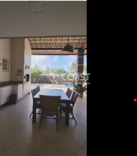 Casa de alto padrão para alugar em condomínio próximo a praia
