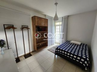 Casa de alto padrão para alugar em condomínio próximo a praia