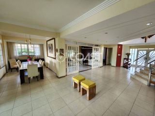 Casa alto padrão com 5/4 para vender em condomínio próximo da praia