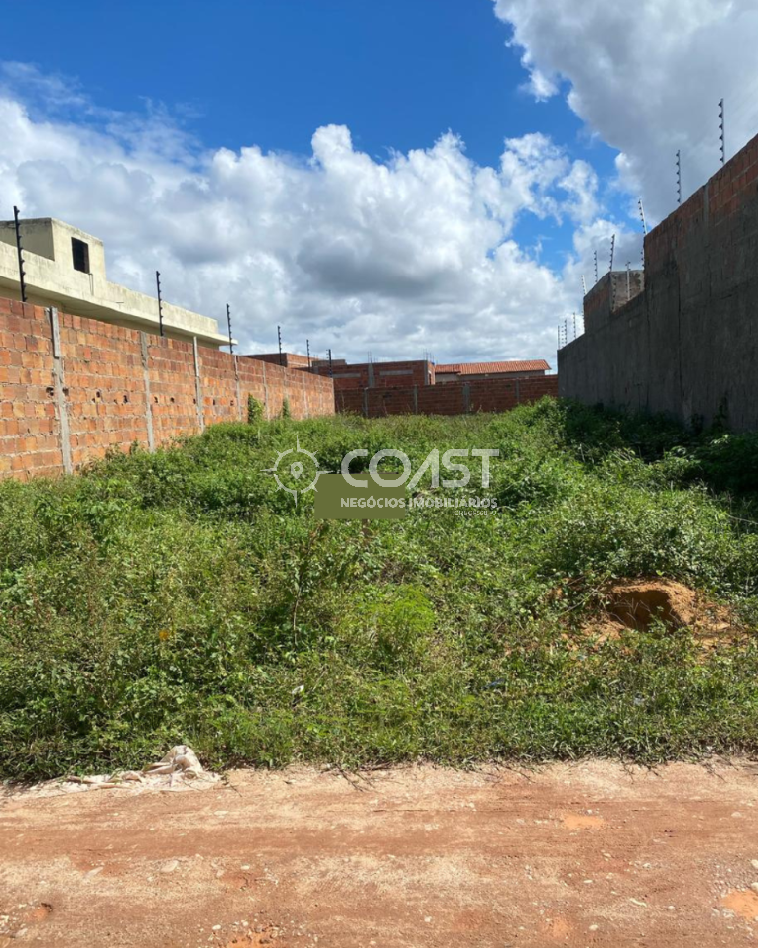 VENDO TERRENO 280 m² – EM ÁREA QUE MAIS VALORIZA!