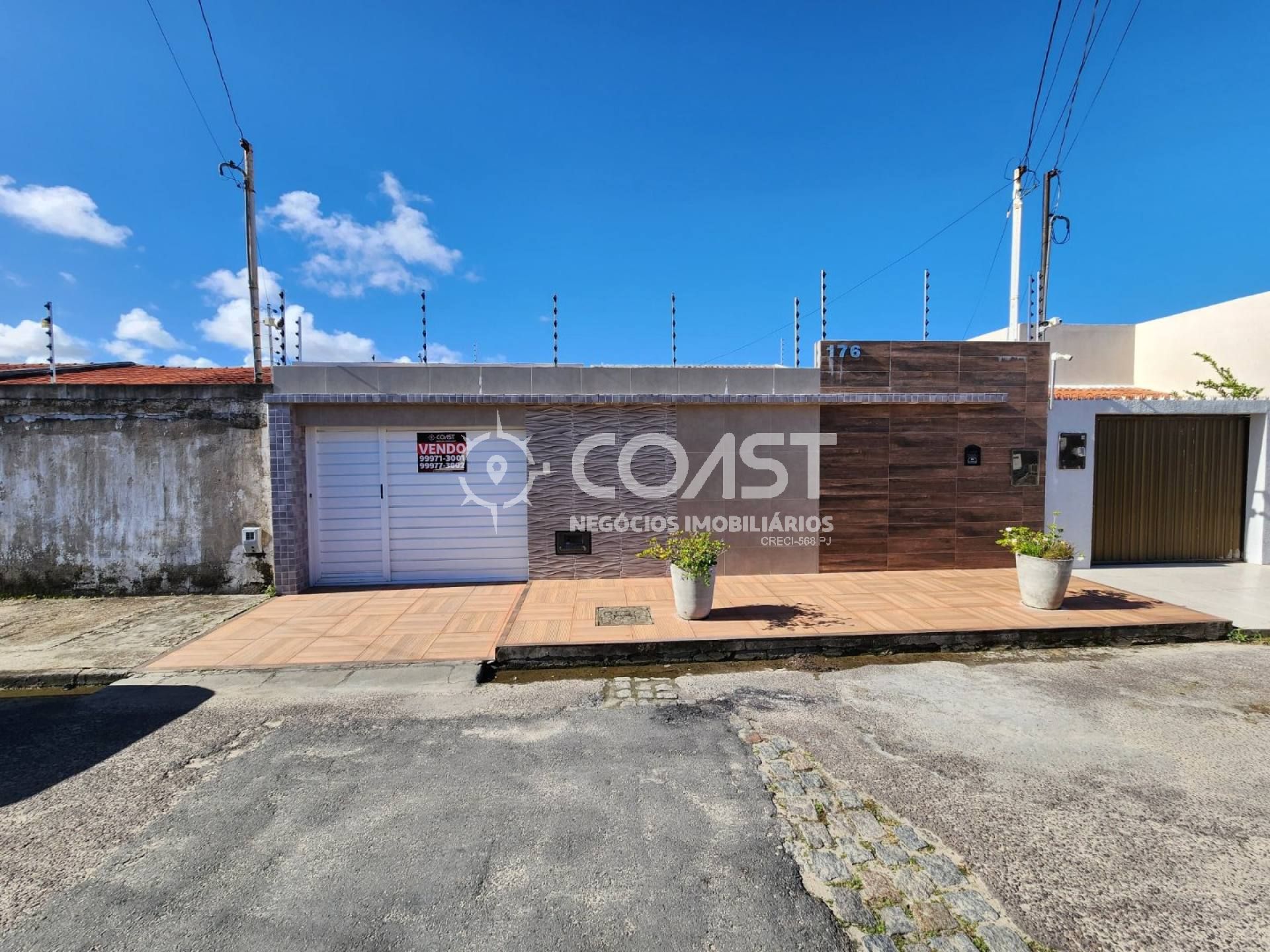 Oportunidade da Semana Vendo excelente casa na Aruana, completa pra você viver com conforto e estilo!