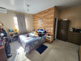 Vendo excelente casa na Aruana, completa pra você viver com conforto e estilo!